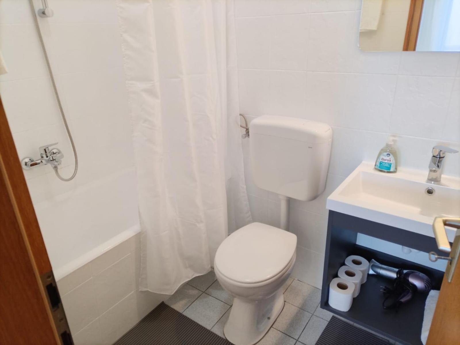 Apartments Podbarje Bol Ngoại thất bức ảnh