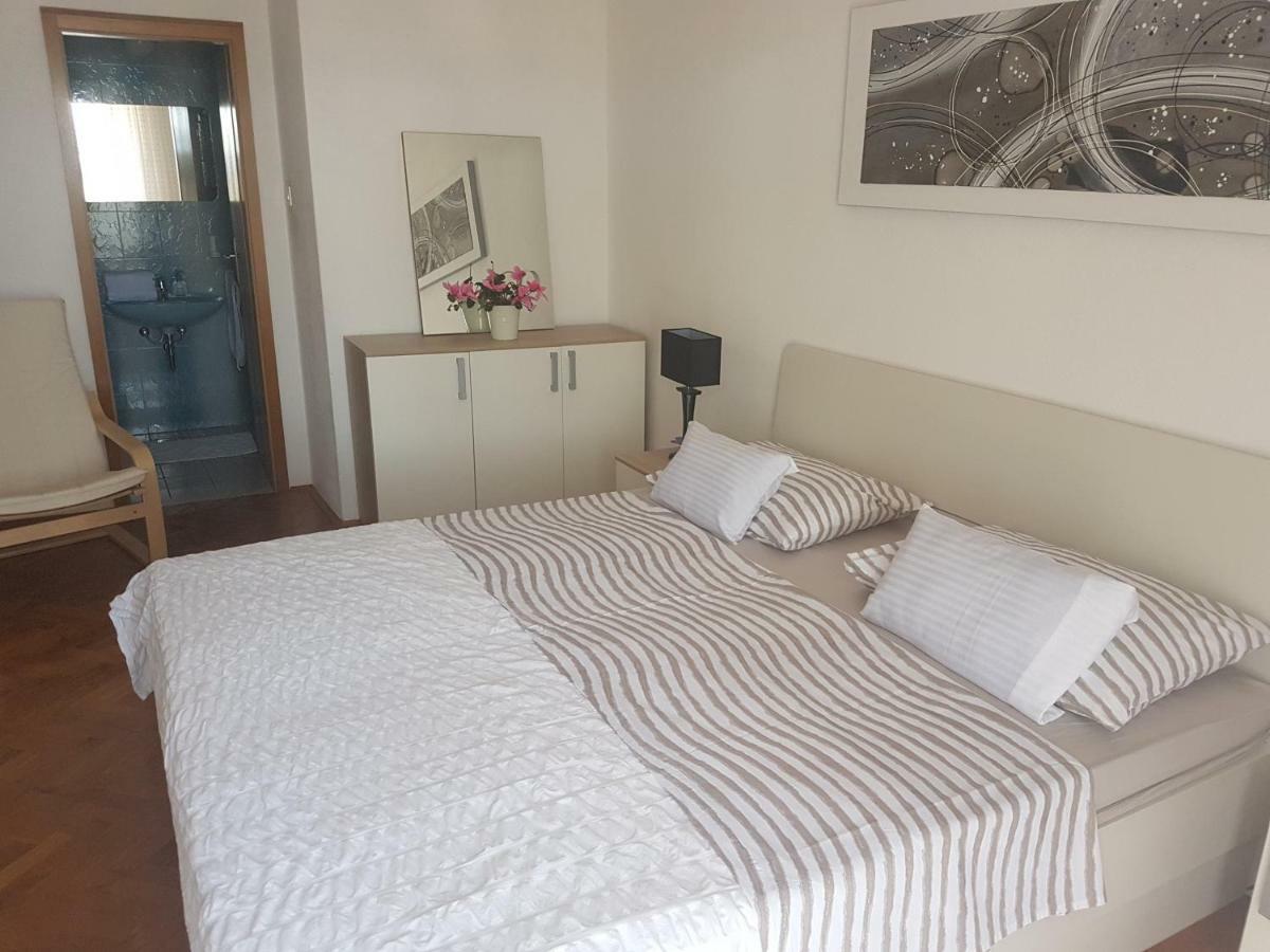 Apartments Podbarje Bol Ngoại thất bức ảnh
